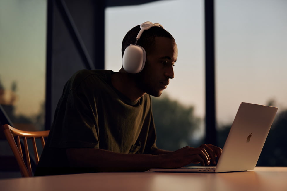 apple airpods-max listening-experience 12082020 big carousel jpg large apple airpods-max listening-experience 12082020 big carousel jpg large