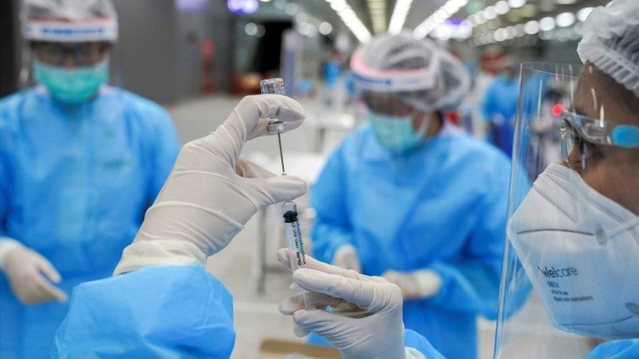  Thailanda decide să amestece vaccinurile pe măsură ce cazurile cresc