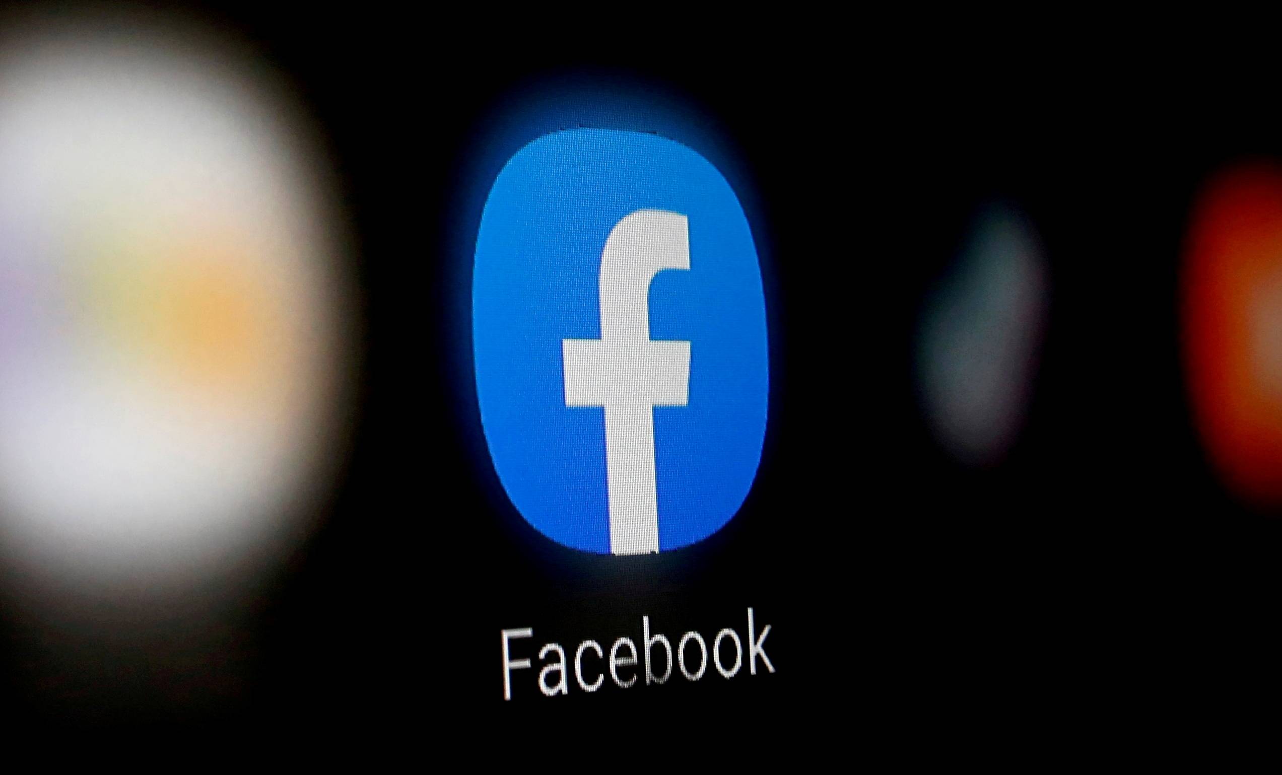  Facebook intenționează să schimbe numele companiei cu unul nou