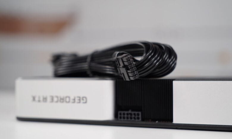  Cablul PCIe 5.0 capabil să livreze 600W este de fapt cel folosit de NVIDIA pe plăcile Founders Edition